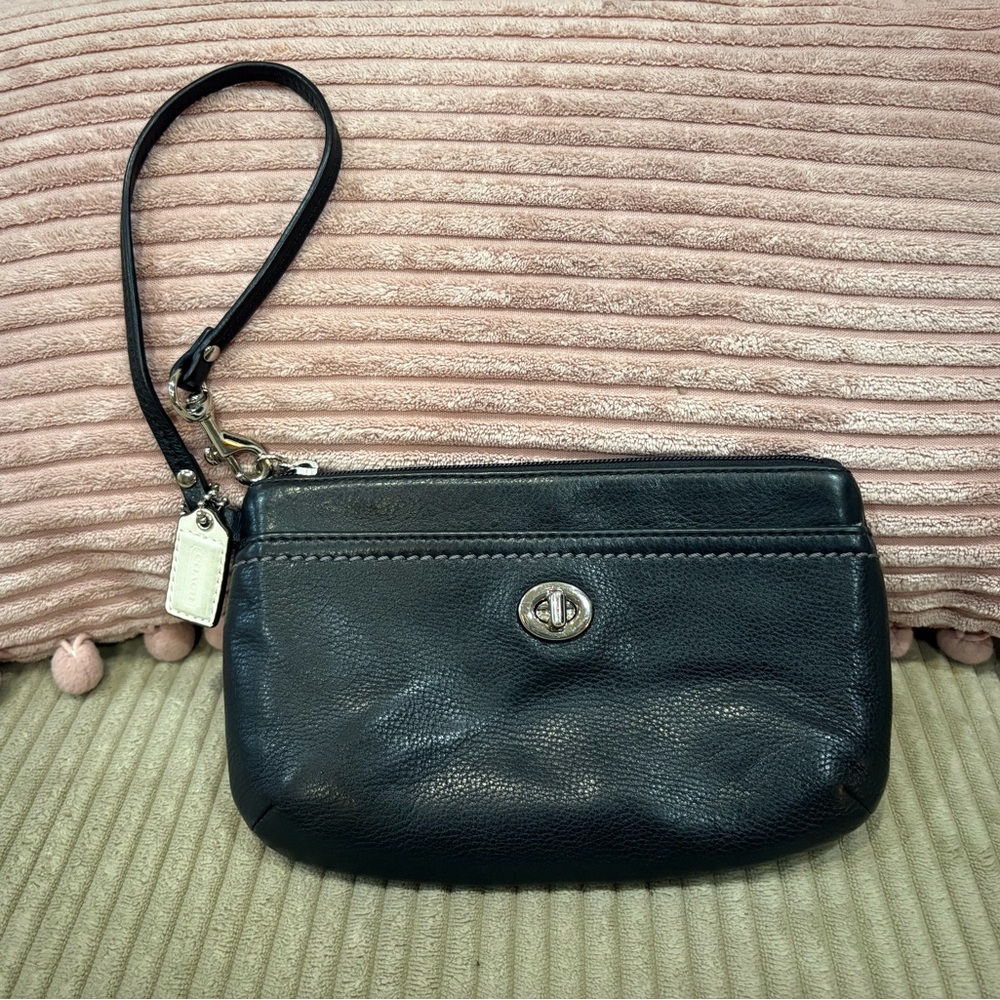 VINTAGE COACH Park Medium Wristlet Pouchette Bag Black Pebbled Leather 🔴